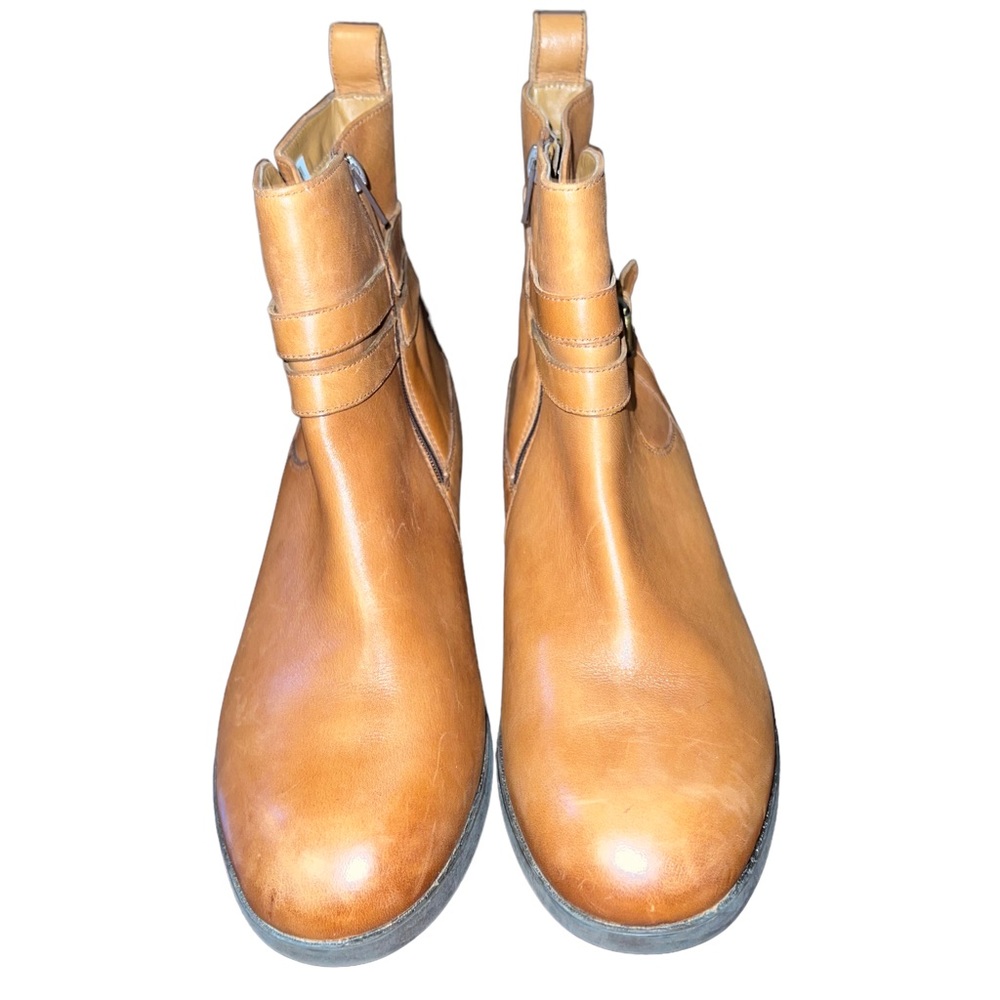 Clarks Chelsea men boots.